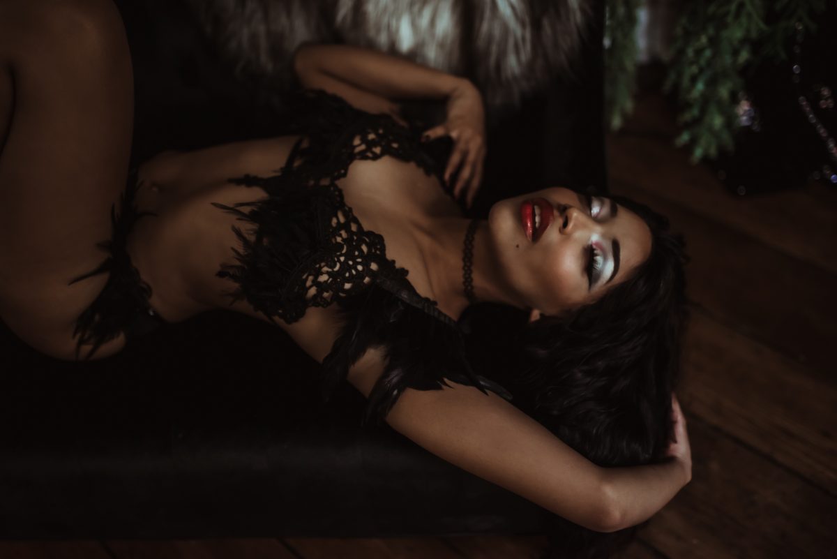 私房摄影LR预设:情绪调色,一键出片-Embrace Presets – The Boudoir Tones Preset Collection